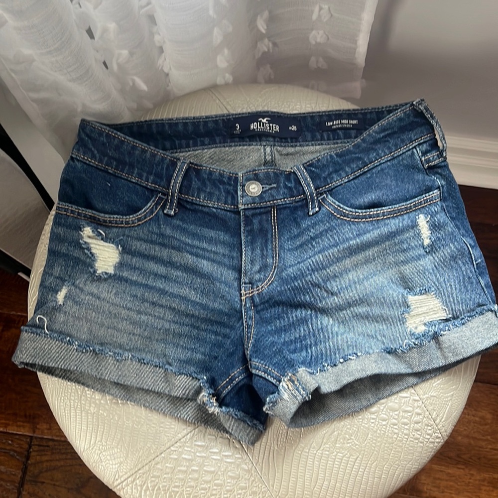 Hollister low rise Mitty short vintage stretch, dark wash jeans shorts, size 3